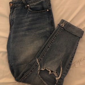 Jennifer Lopez ripped jeans